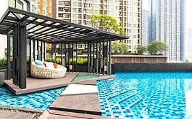 Condo In Bangkok With Swimming Pool Near Malls And Train