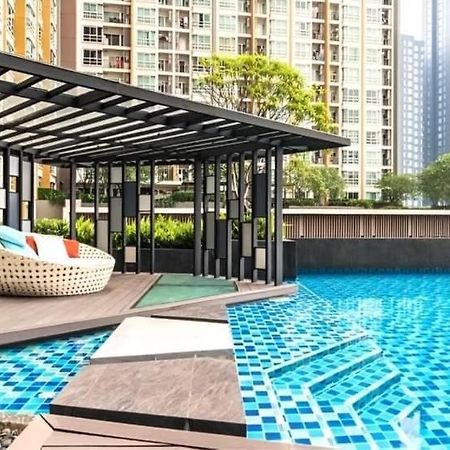 Condo In Bangkok With Swimming Pool Near Malls And Train Exterior photo